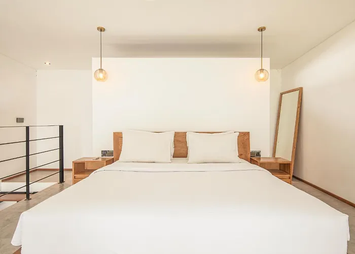 Expansive Loft 200m From ホテル *