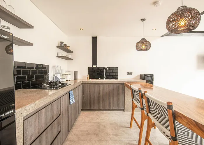 ホテル Expansive Loft 200m From