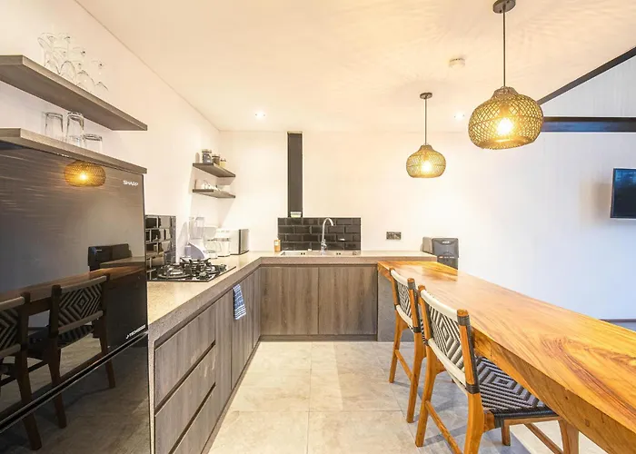 ホテル Expansive Loft 200m From *