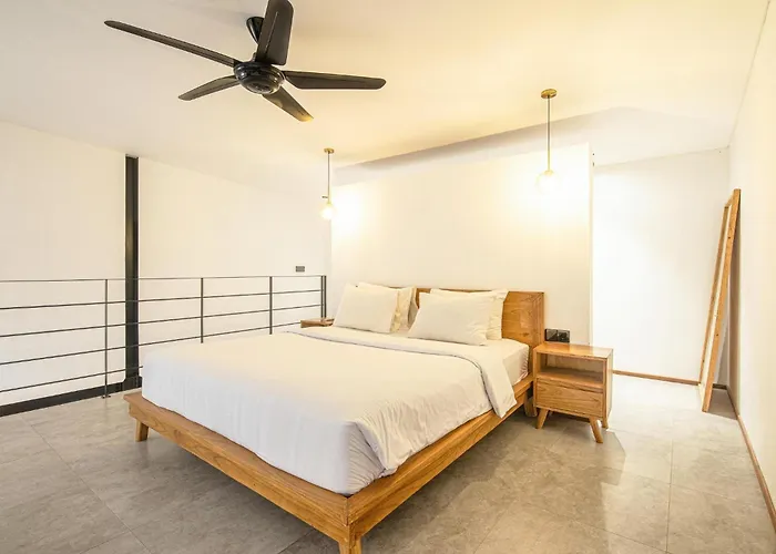 Expansive Loft 200m From *