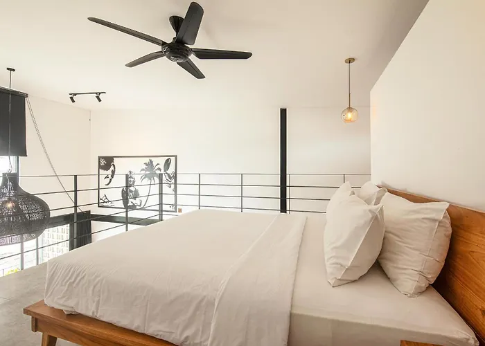 Expansive Loft 200m From