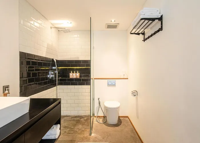Expansive Loft 200m From ホテル