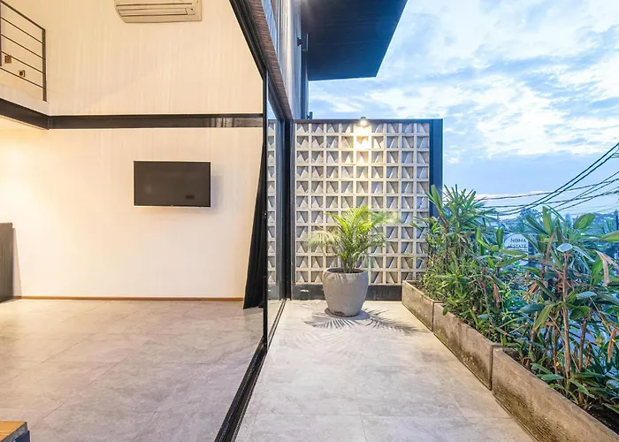 Expansive Loft 200m From ホテル
