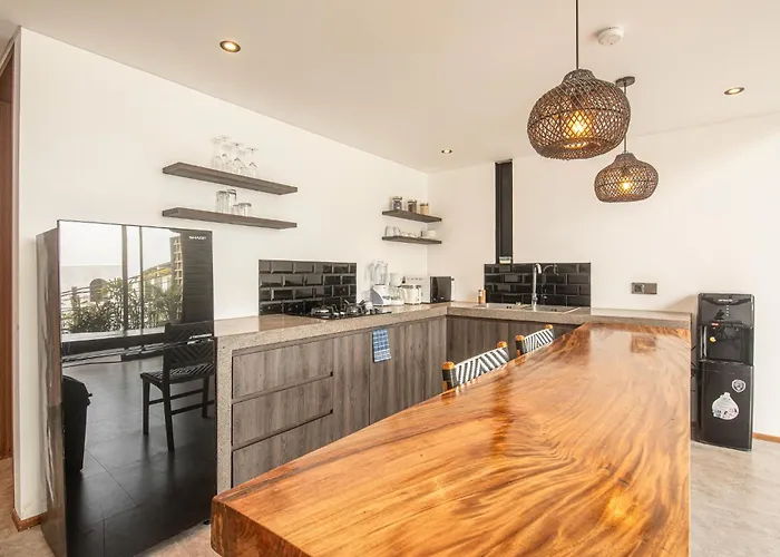 Expansive Loft 200m From ホテル *