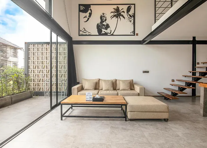 Expansive Loft 200m From ホテル