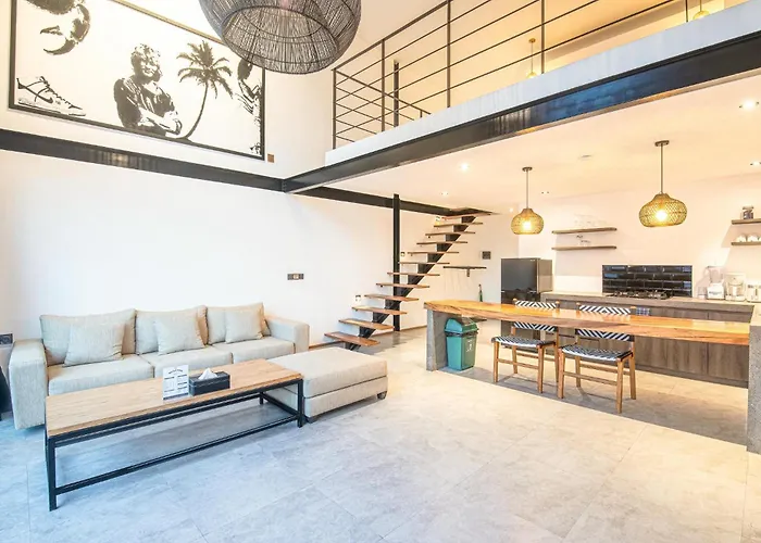 ホテル Expansive Loft 200m From