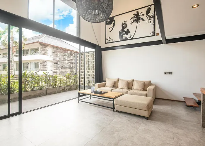 Expansive Loft 200m From *